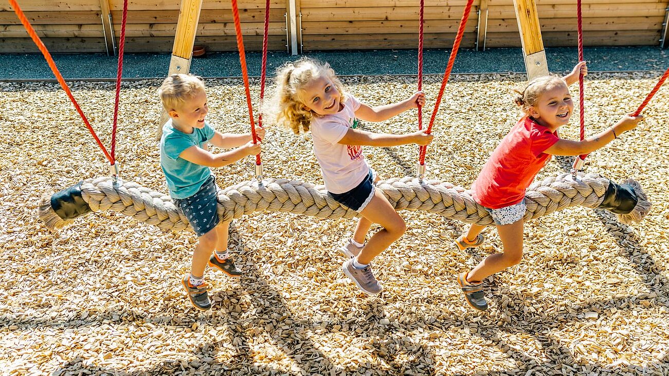 Kinder auf dem Spielplatz