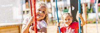 Kinder beim Spielplatz auf dem Spielplatz Hopfgarten