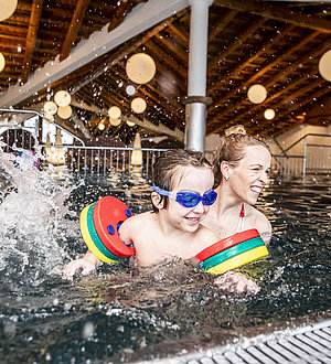 Plantschen im Hallenbad