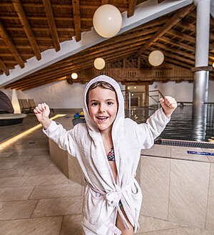 Junior guest in indoor pool - Das Hopfgarten