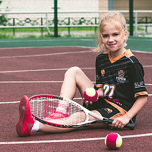 Tennis spielen für Kinder